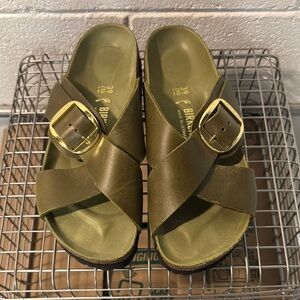Birkenstock Green Sandals with Adjustable Gold Buckle and Supportive Footbed
